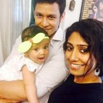 abhishek-rawat-with-his-wife-and-daughter