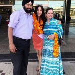 Sana Dua with her parents