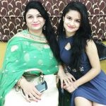 Avneet Kaur mother