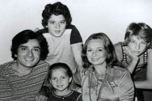 Jennifer Kendal With Her Husband Shashi Kapoor And Children