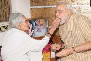 Heeraben Modi with her son Narendra Modi 