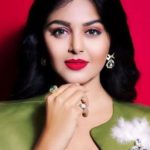 Monal Gajjar (Bigg Boss Telugu 4) Age, Height, Boyfriend, Family, Biography, and More