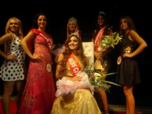 Hande Erçel posing after winning the title of Miss Civilization Turkey in 2012