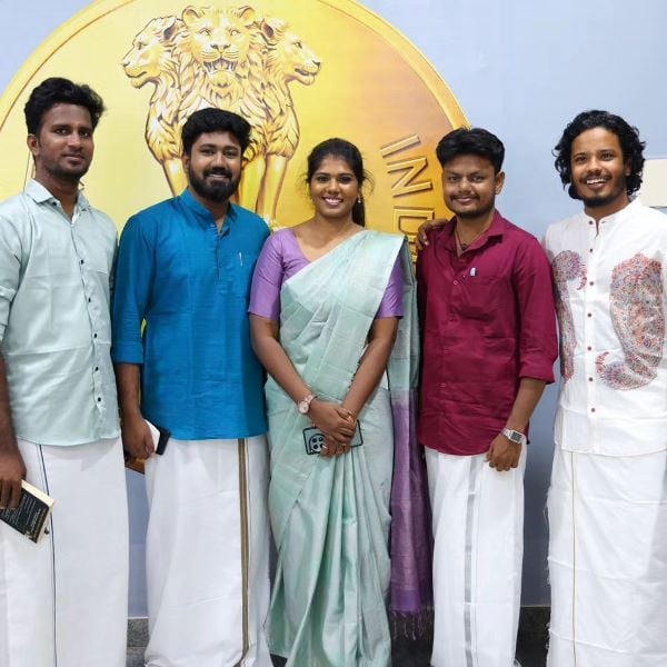 Manjari Narayanan with the team of Kalaignar centenary celebration state level mega speech competition